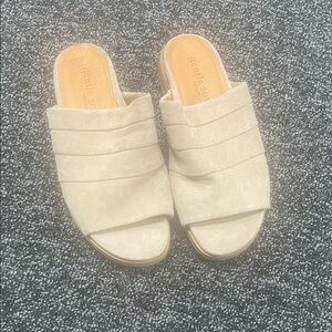 Gentle Souls Women's Cream Mules great condition very comfortable size 7